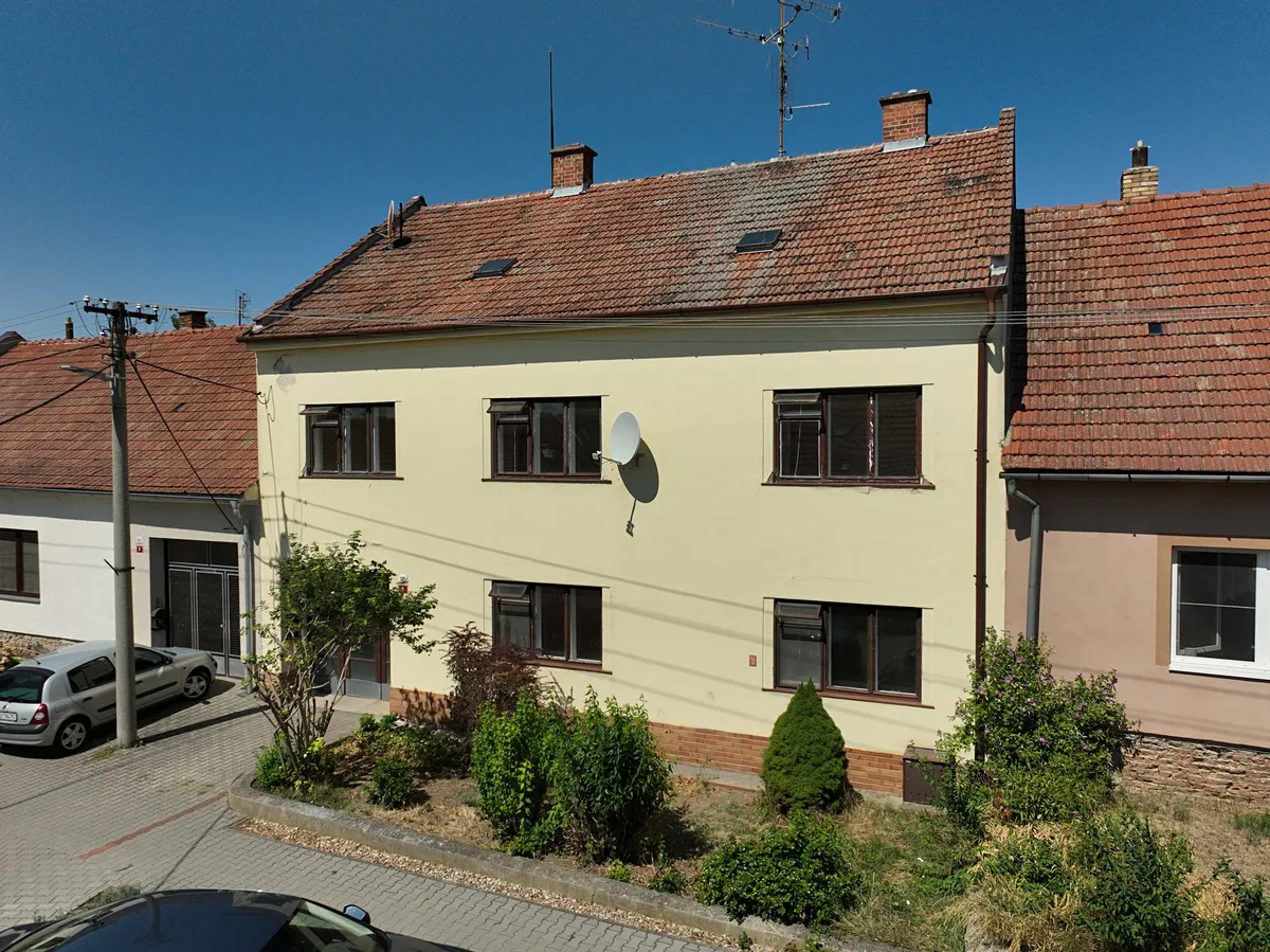 Prodej rodinného domu 238 m², pozemek 699 m²
